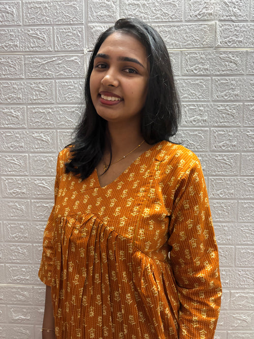 Cotton aliyacut feeding Kurti